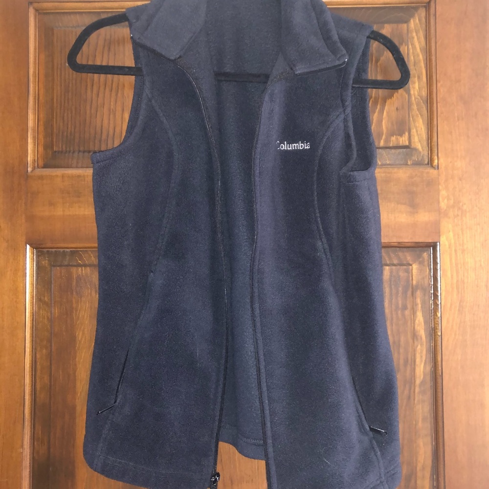 Black fleece vest